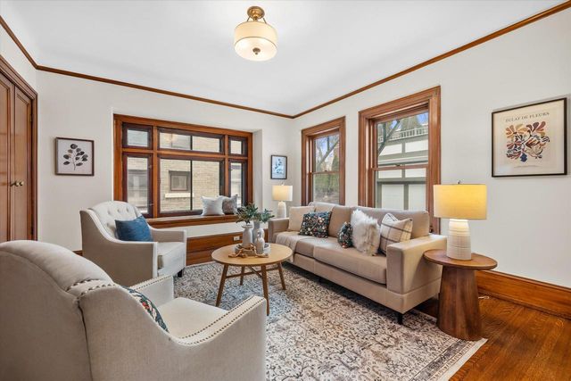 2237 N Lake DRIVE, Milwaukee, WI 53202