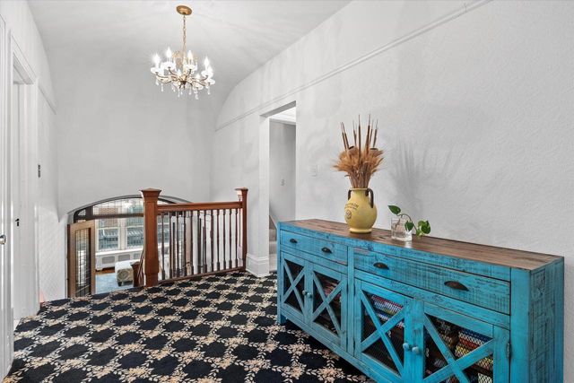 2237 N Lake DRIVE, Milwaukee, WI 53202