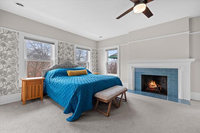 2237 N Lake DRIVE, Milwaukee, WI 53202