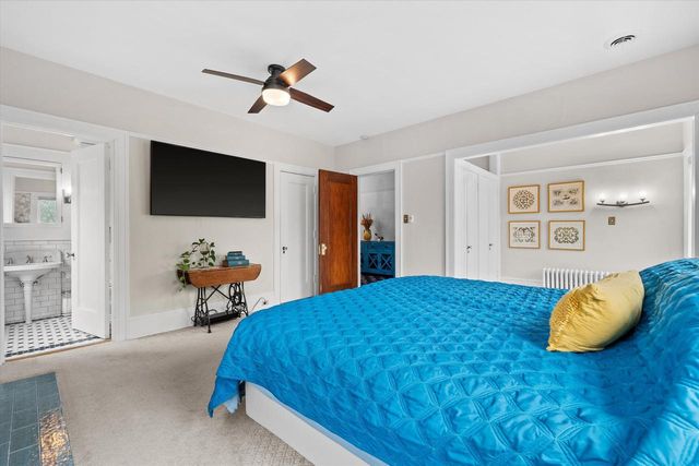 2237 N Lake DRIVE, Milwaukee, WI 53202