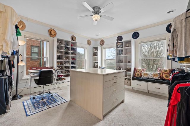 2237 N Lake DRIVE, Milwaukee, WI 53202