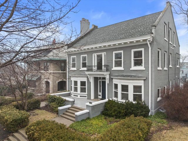 2237 N Lake DRIVE, Milwaukee, WI 53202