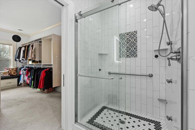 2237 N Lake DRIVE, Milwaukee, WI 53202