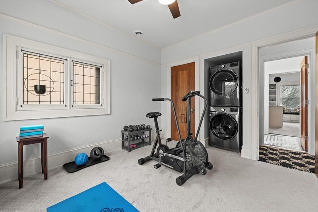 2237 N Lake DRIVE, Milwaukee, WI 53202