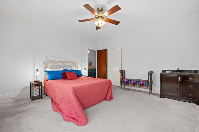 2237 N Lake DRIVE, Milwaukee, WI 53202