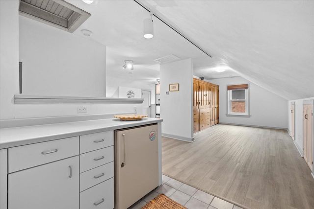 2237 N Lake DRIVE, Milwaukee, WI 53202