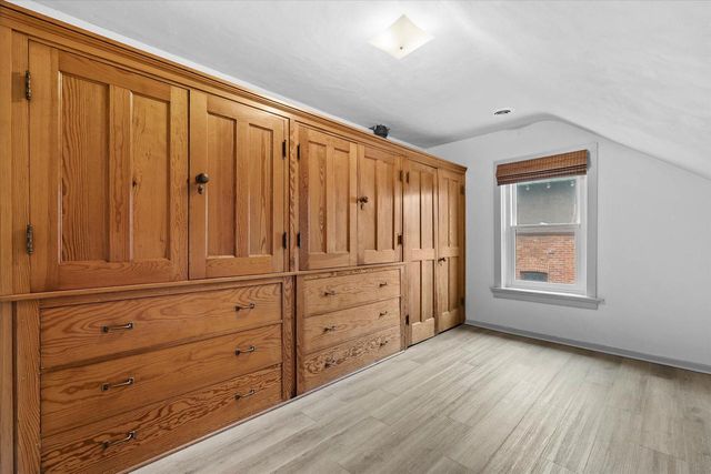 2237 N Lake DRIVE, Milwaukee, WI 53202