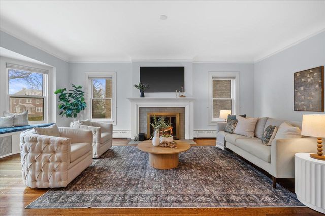 2237 N Lake DRIVE, Milwaukee, WI 53202