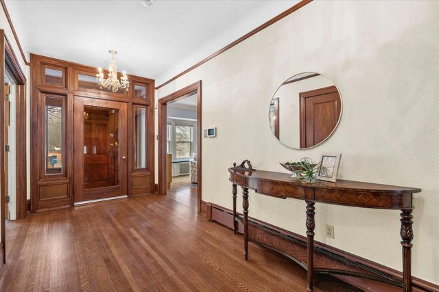 2237 N Lake DRIVE, Milwaukee, WI 53202