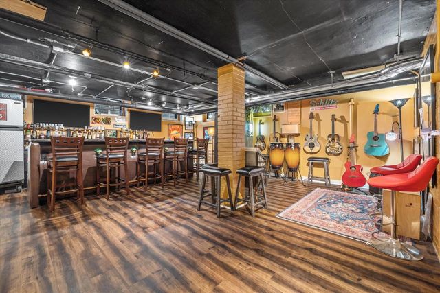 2237 N Lake DRIVE, Milwaukee, WI 53202