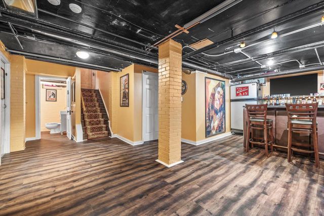 2237 N Lake DRIVE, Milwaukee, WI 53202