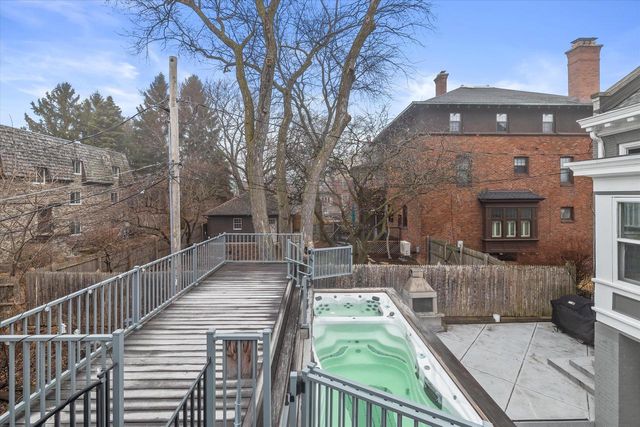 2237 N Lake DRIVE, Milwaukee, WI 53202