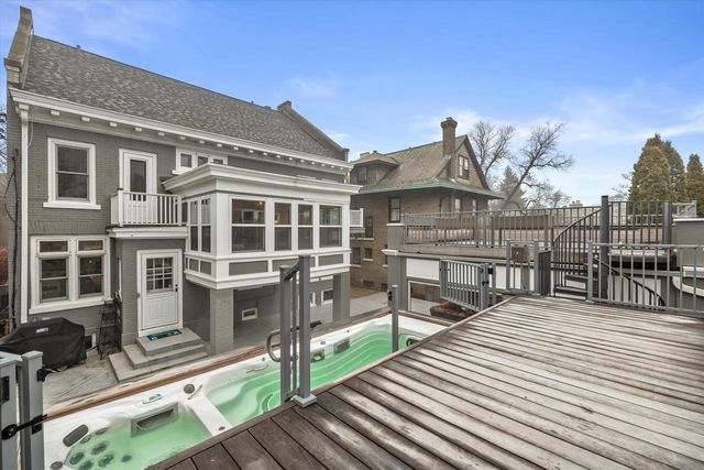 2237 N Lake DRIVE, Milwaukee, WI 53202