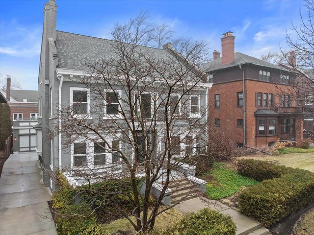 2237 N Lake DRIVE, Milwaukee, WI 53202