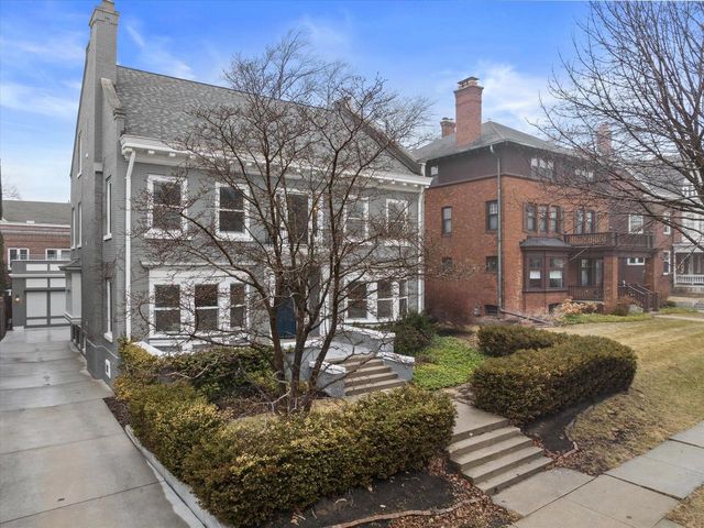 2237 N Lake DRIVE, Milwaukee, WI 53202