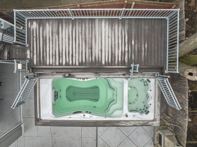 2237 N Lake DRIVE, Milwaukee, WI 53202