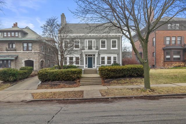 2237 N Lake DRIVE, Milwaukee, WI 53202