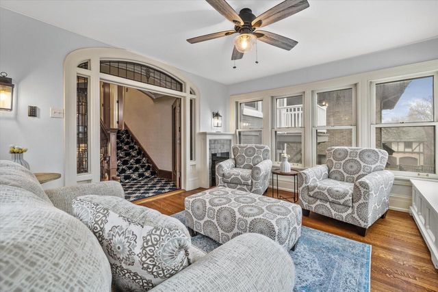 2237 N Lake DRIVE, Milwaukee, WI 53202