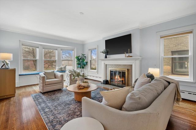 2237 N Lake DRIVE, Milwaukee, WI 53202