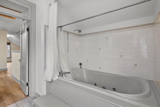 2237 N Lake DRIVE, Milwaukee, WI 53202