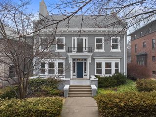 2237 N Lake DRIVE, Milwaukee, WI 53202