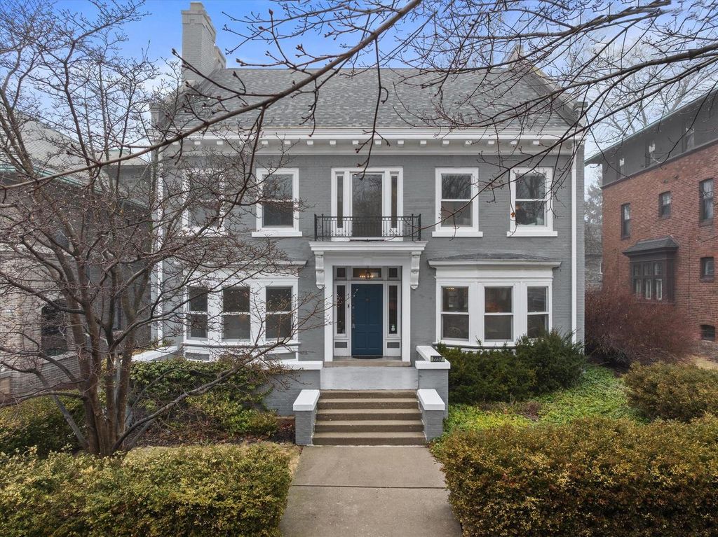 2237 N Lake DRIVE, Milwaukee, WI 53202