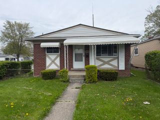 27912 Van Howe Street, Roseville, MI 48066