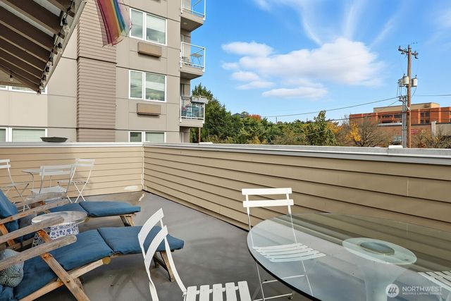 211 14th Avenue E, Seattle, WA 98112