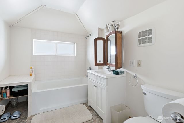 211 14th Avenue E, Seattle, WA 98112