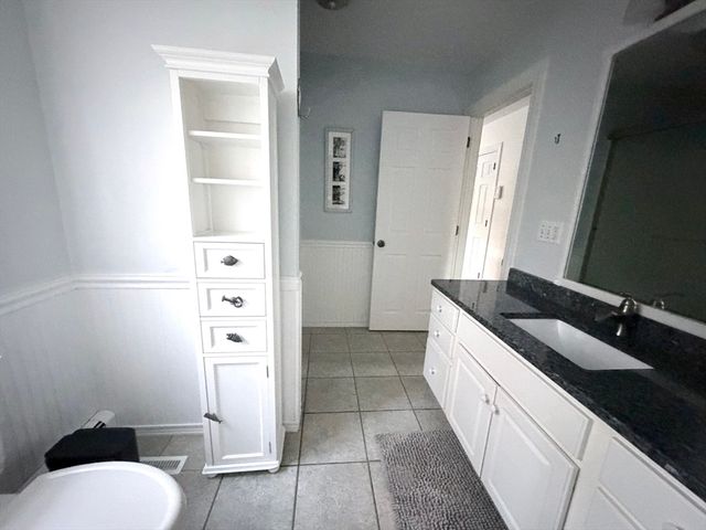 42 Marthas Ln, Harwich, MA 02645