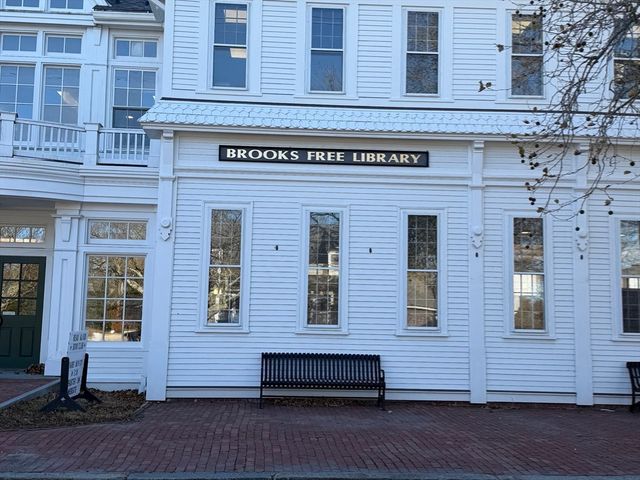 42 Marthas Ln, Harwich, MA 02645