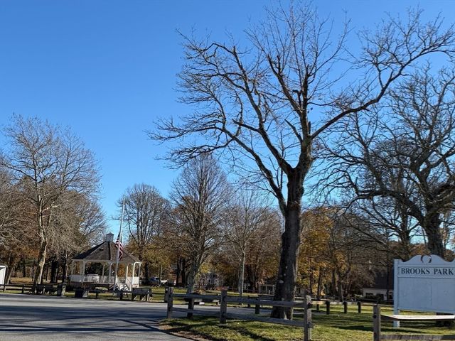 42 Marthas Ln, Harwich, MA 02645