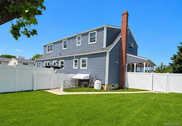 1423 9th Street, West Babylon, NY 11704