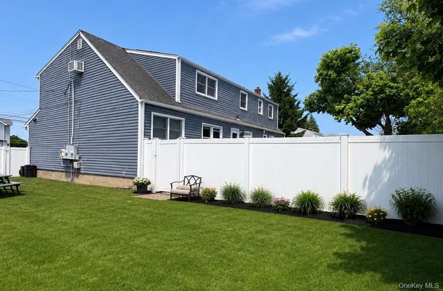 1423 9th Street, West Babylon, NY 11704