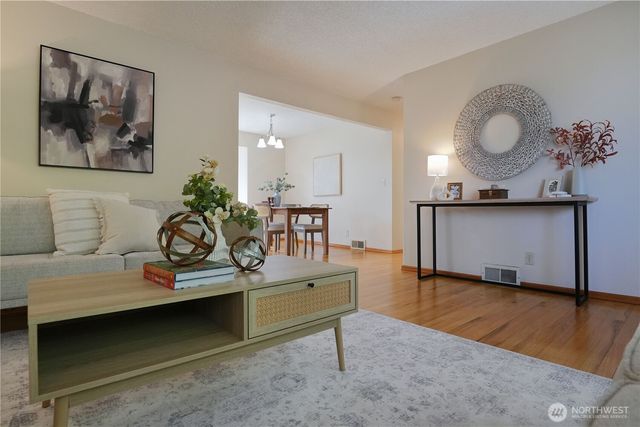 541 3rd Avenue S, Edmonds, WA 98020