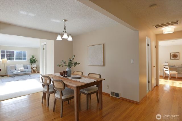 541 3rd Avenue S, Edmonds, WA 98020