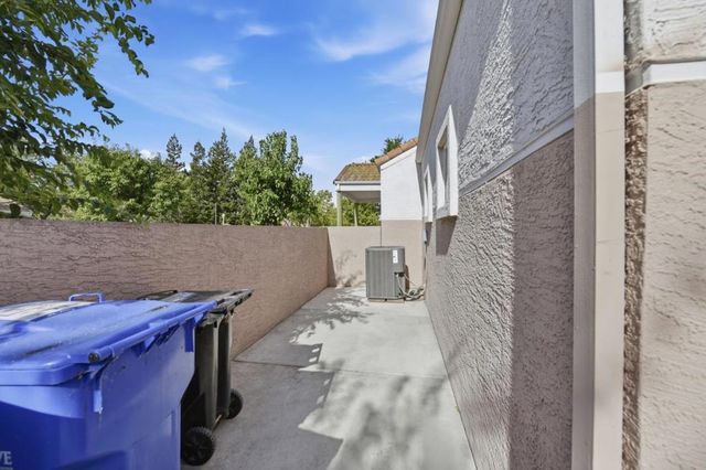 9113 Haussman Street, Elk Grove, CA 95758