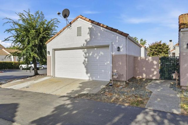 9113 Haussman Street, Elk Grove, CA 95758