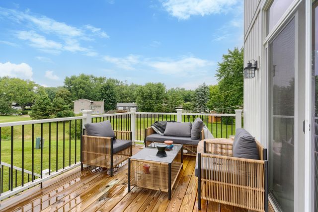543 Madison Court, East Dundee, IL 60118
