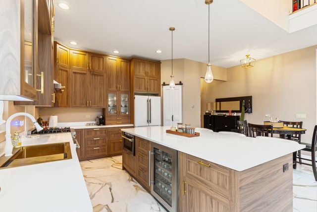 543 Madison Court, East Dundee, IL 60118