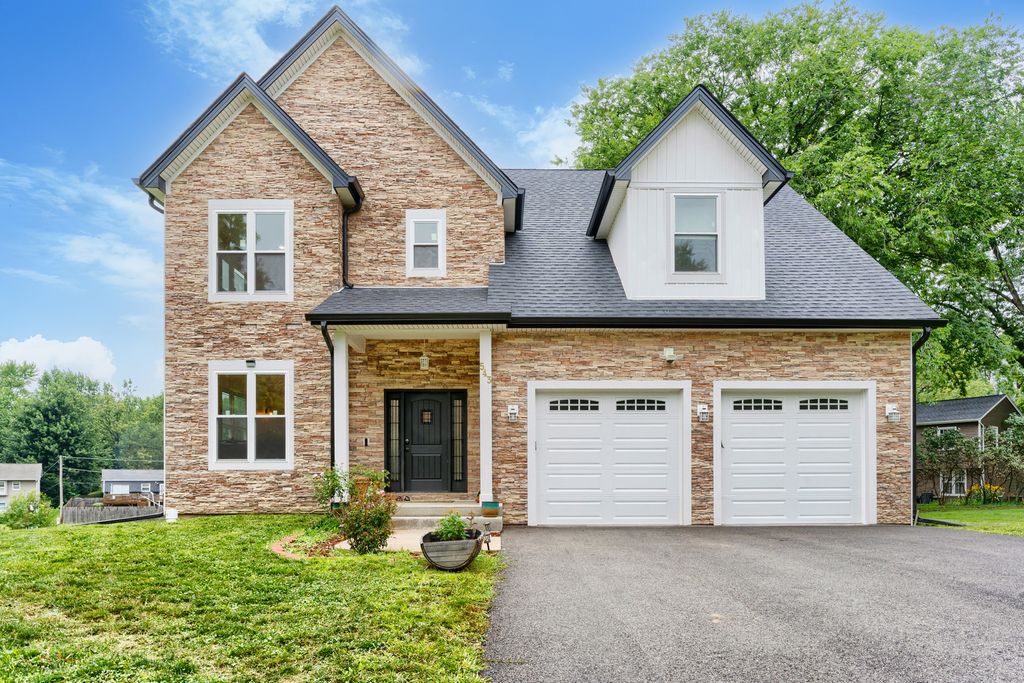 543 Madison Court, East Dundee, IL 60118