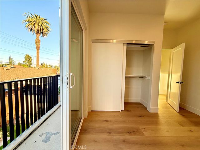 22404 Vanowen St, West Hills, CA 91307