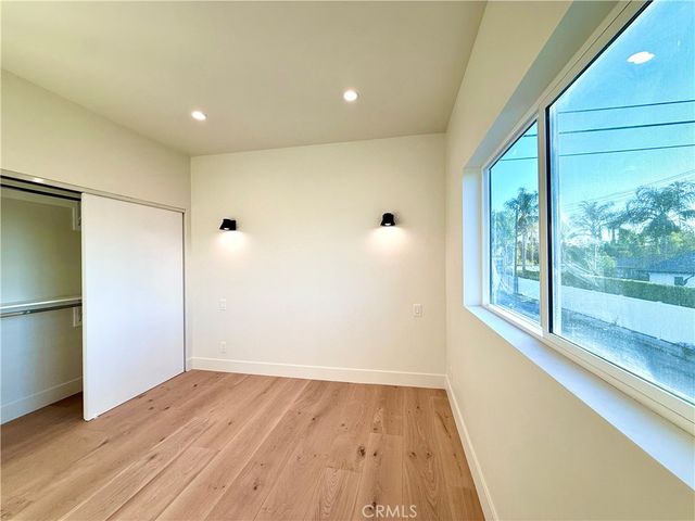 22404 Vanowen St, West Hills, CA 91307