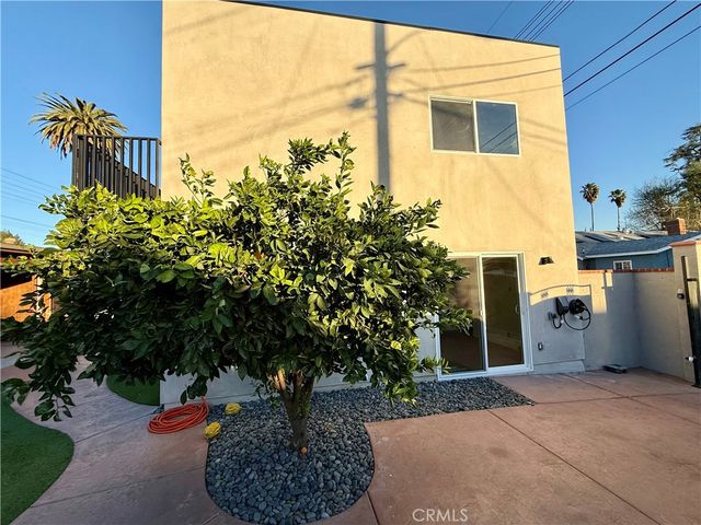 22404 Vanowen St, West Hills, CA 91307