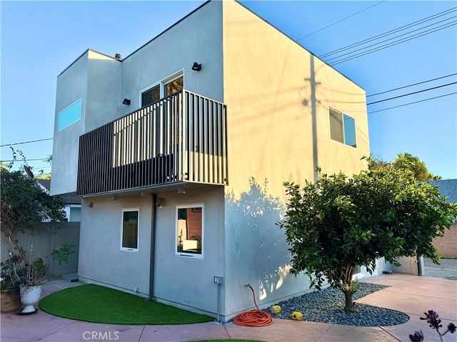 22404 Vanowen St, West Hills, CA 91307