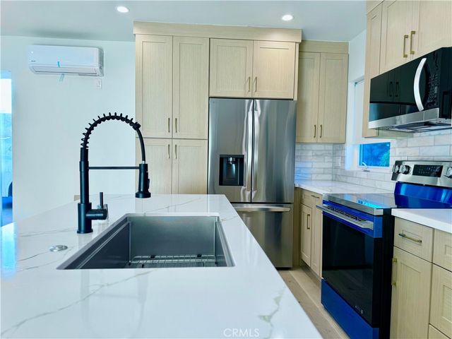 22404 Vanowen St, West Hills, CA 91307