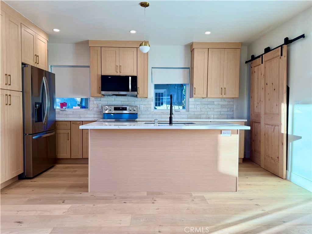 22404 Vanowen St, West Hills, CA 91307