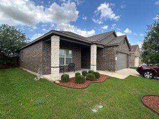 324 Lead Creek Drive, Fort Worth, TX 76131