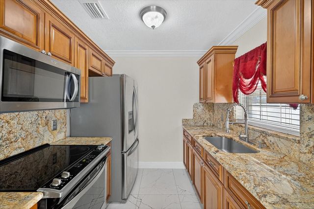 2015 BALFOUR CIRCLE, Tampa, FL 33619