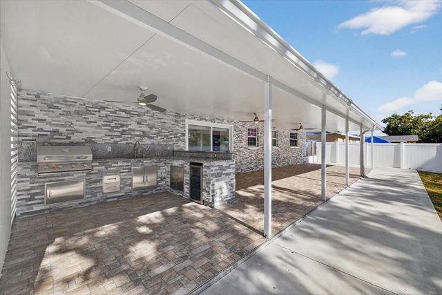 2015 BALFOUR CIRCLE, Tampa, FL 33619